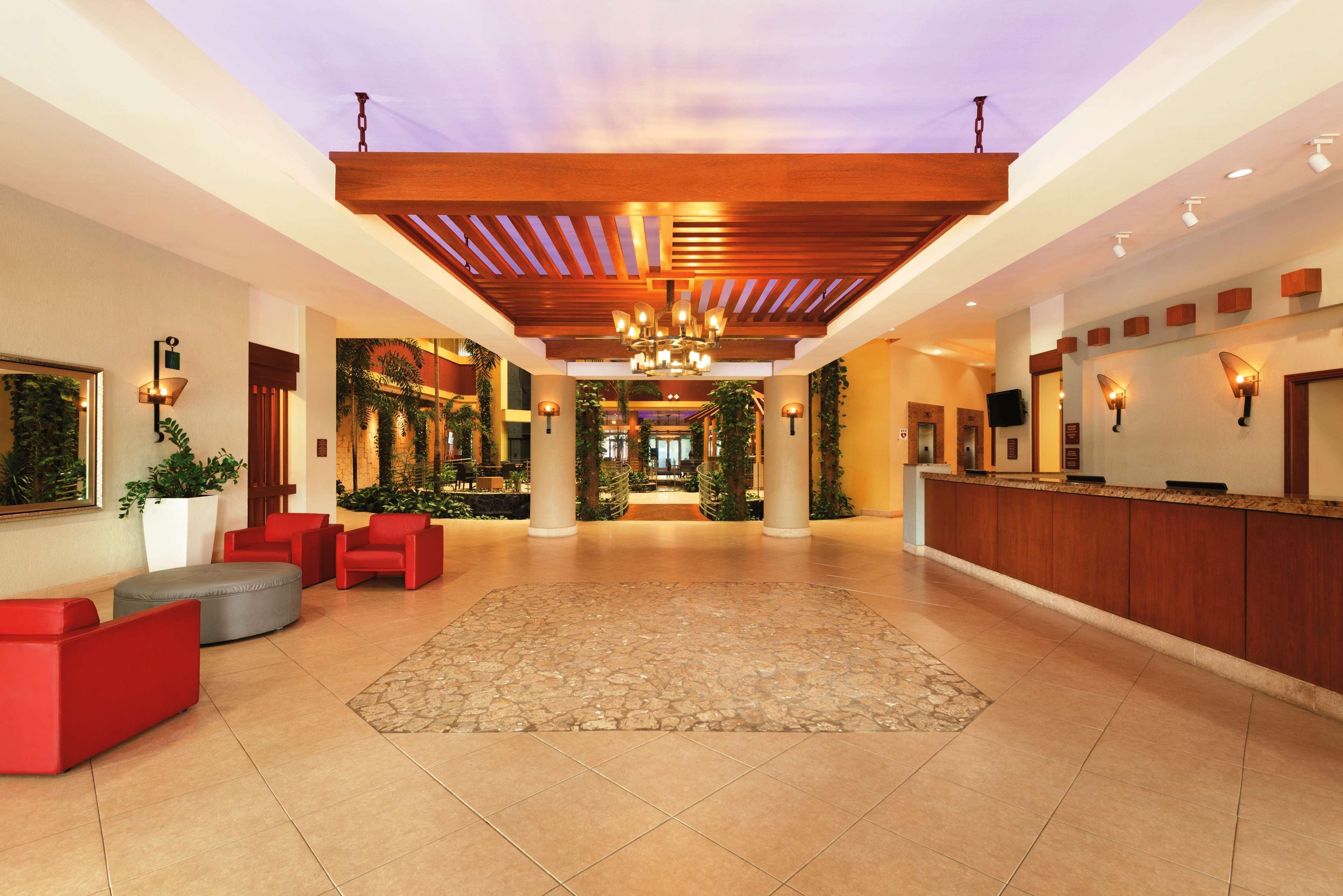 Embassy Suites By Hilton Dorado Del Mar Beach Resort Exterior photo