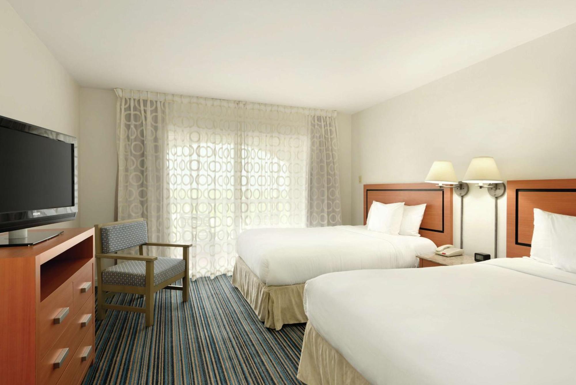 Embassy Suites By Hilton Dorado Del Mar Beach Resort Exterior photo