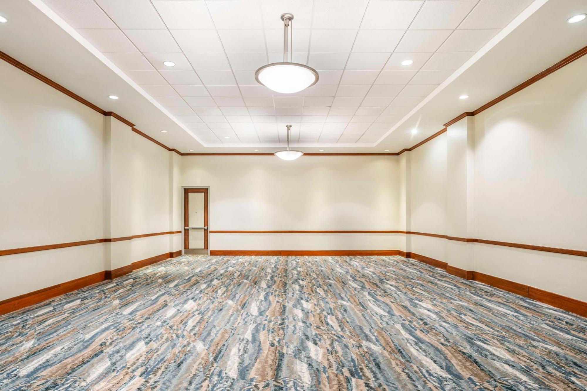 Embassy Suites By Hilton Dorado Del Mar Beach Resort Exterior photo