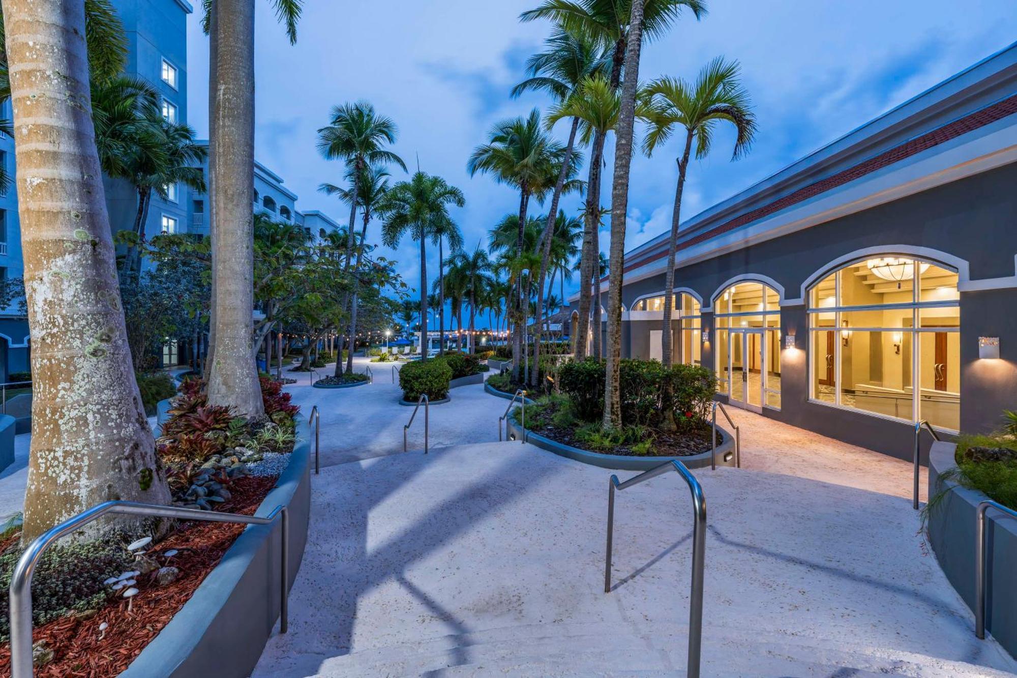 Embassy Suites By Hilton Dorado Del Mar Beach Resort Exterior photo